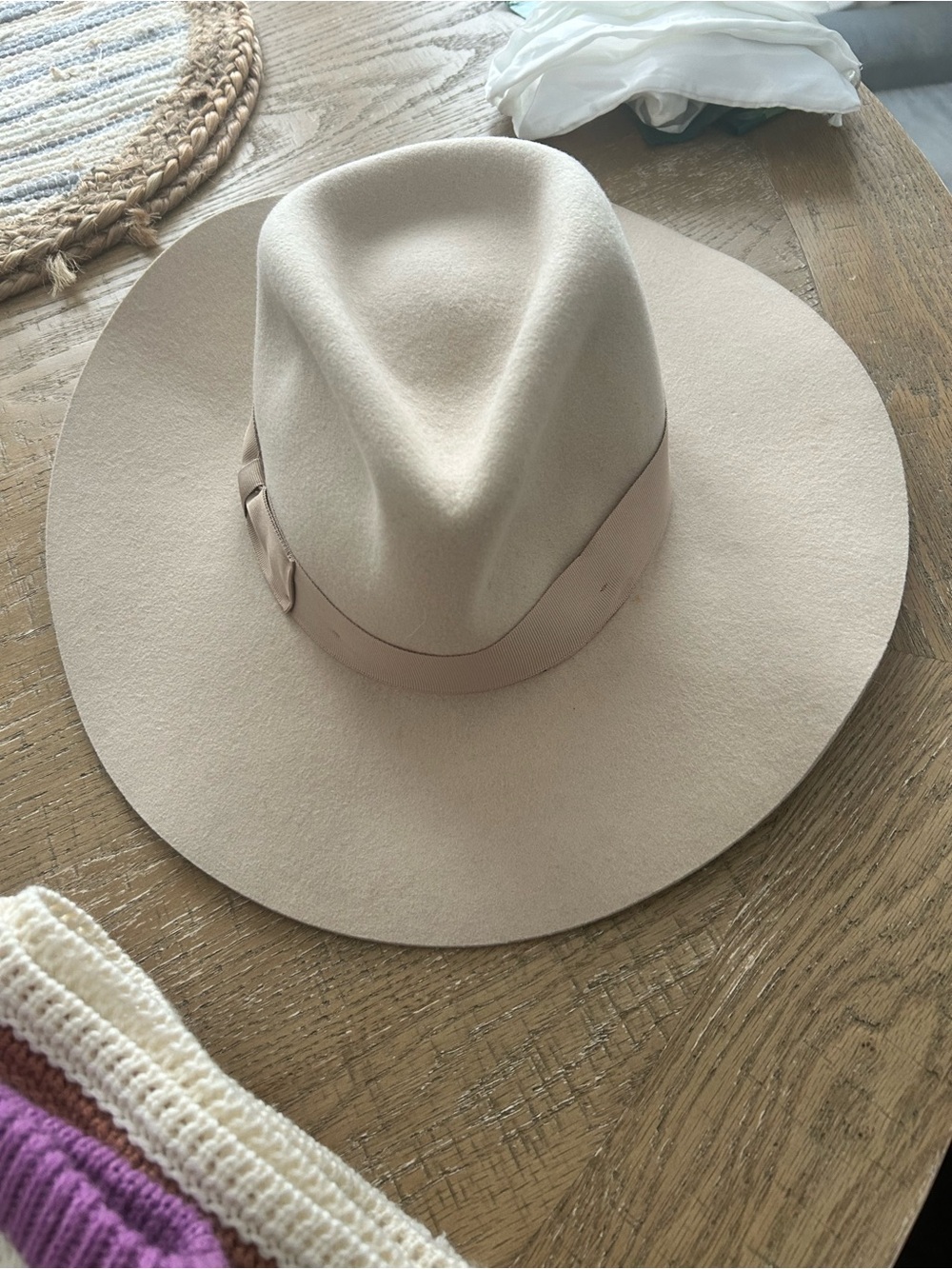 Urban Outfitters Wide-Brim Felt Fedora Hat - Beige